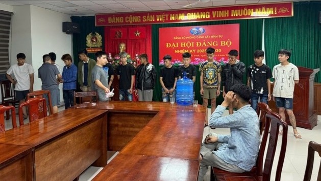 Khởi tố 14 đối tượng cướp t&agrave;i sản v&agrave; g&acirc;y rối trật tự c&ocirc;ng cộng