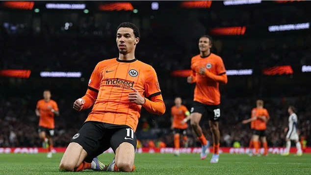 Newcastle đẩy mạnh đ&agrave;m ph&aacute;n chi&ecirc;u mộ Hugo Ekitike