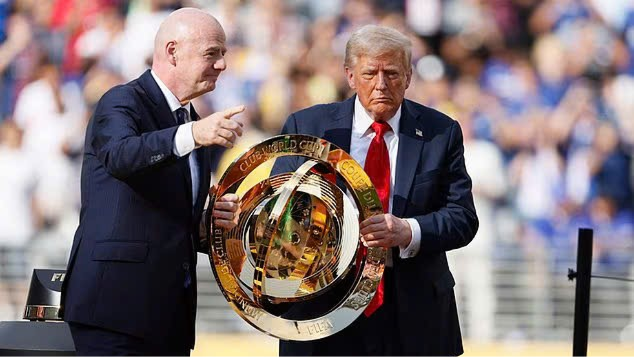 FIFA bị c&aacute;o buộc thiếu t&ocirc;n trọng cầu thủ