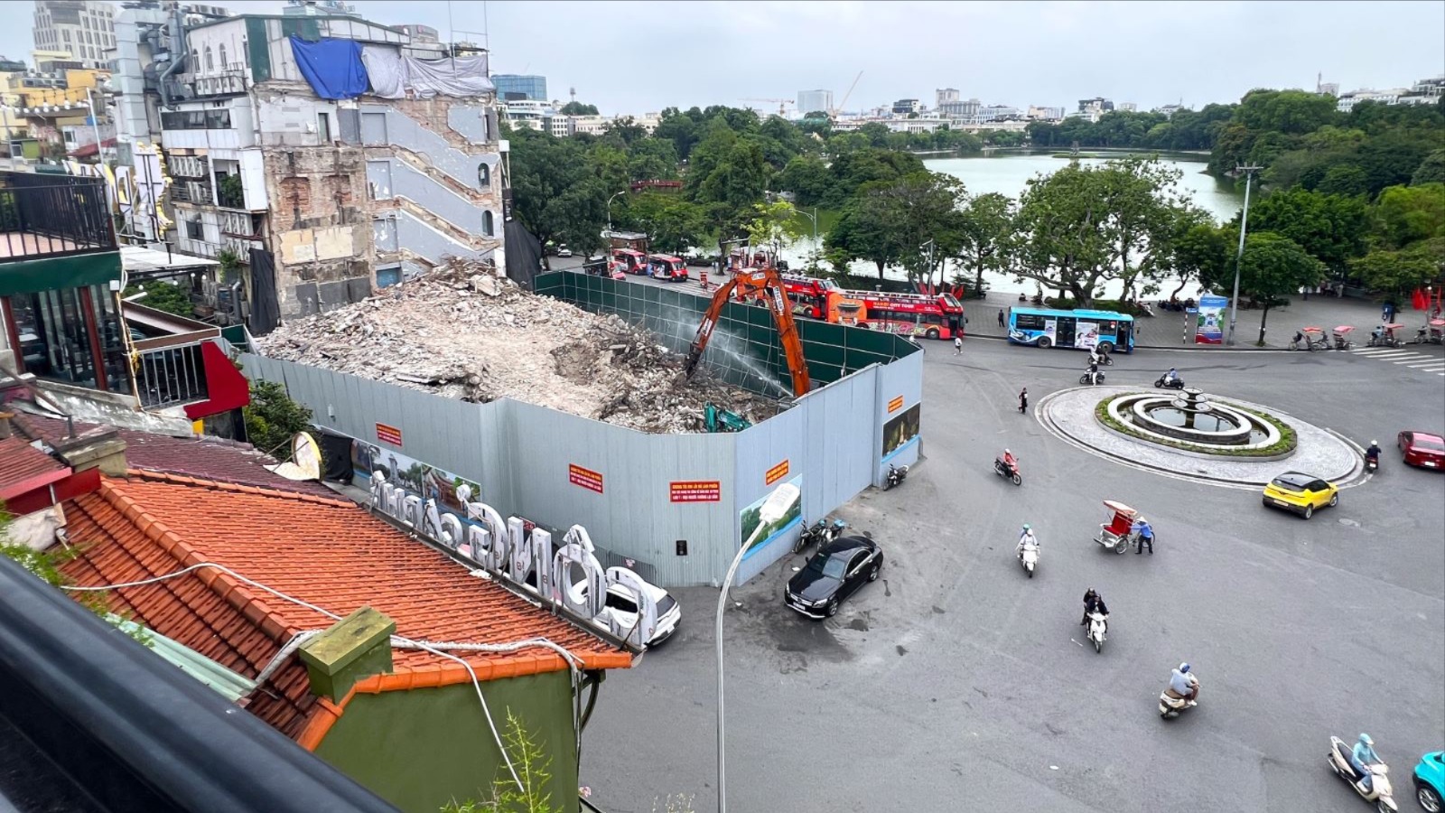 'H&agrave;m c&aacute; mập' biến mất, Quảng trường Đ&ocirc;ng Kinh Nghĩa Thục rộng mở