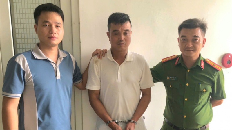 B&aacute;c sĩ giả 'bắt mạch k&ecirc; thuốc' để x&acirc;m hại b&eacute; g&aacute;i