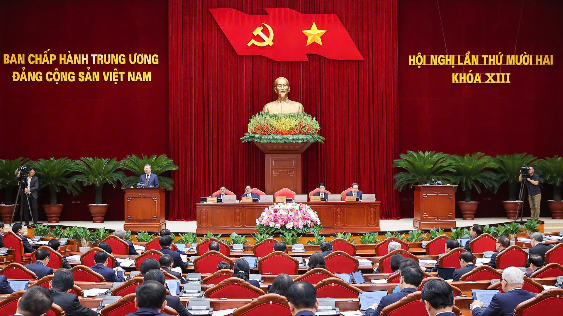 Th&ocirc;ng c&aacute;o b&aacute;o ch&iacute; ng&agrave;y l&agrave;m việc thứ nhất Hội nghị TW 12