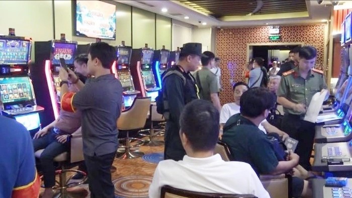 Truy tố bốn bị can bỏ trốn vụ đ&aacute;nh bạc tại King Club