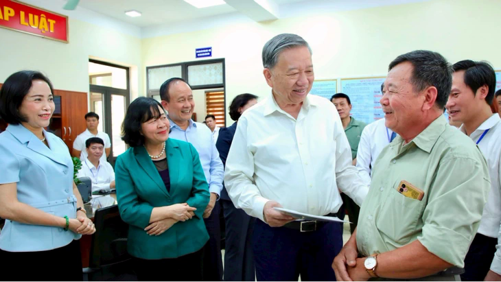 Tổng B&iacute; thư T&ocirc; L&acirc;m kiểm tra việc thực hiện ch&iacute;nh quyền 2 cấp tại H&agrave; Nội