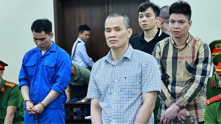 Tuy&ecirc;n &aacute;n tử h&igrave;nh hai cựu c&ocirc;ng an tiếp tay cho đường d&acirc;y ma t&uacute;y