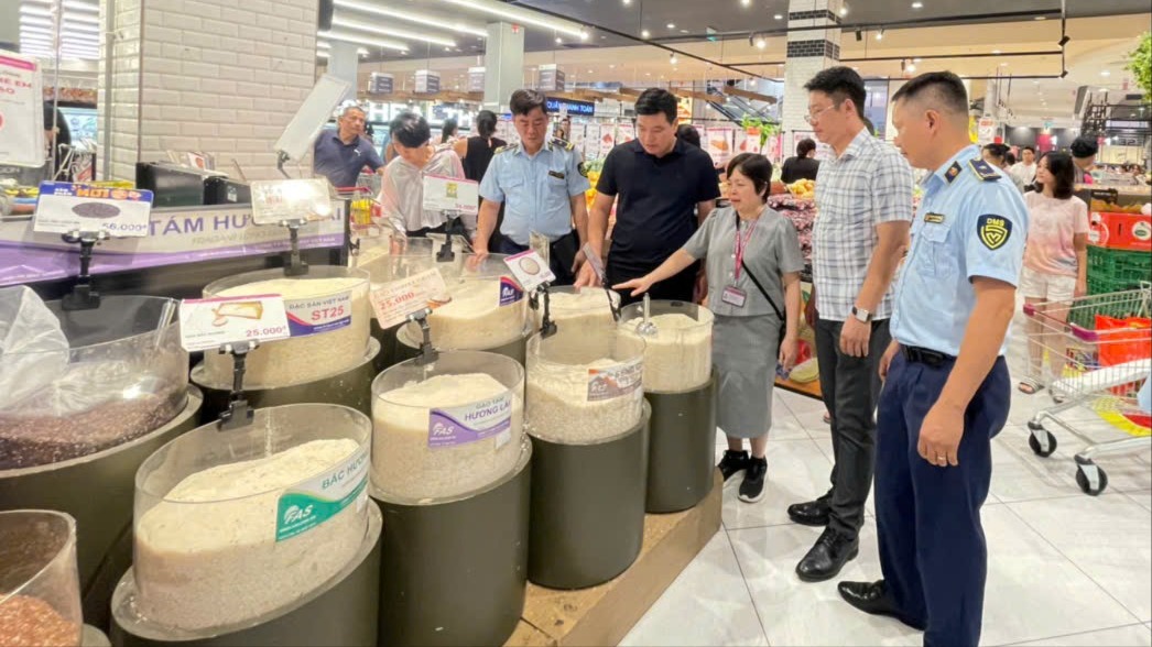 Đảm bảo nguồn cung h&agrave;ng h&oacute;a thiết yếu ứng ph&oacute; b&atilde;o Wipha