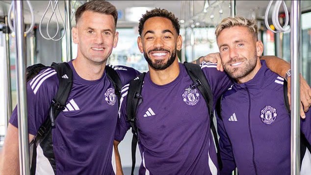 C&aacute;c ng&ocirc;i sao Man United l&ecirc;n đường sang Mỹ