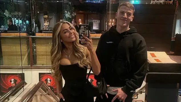 Liam Delap v&agrave; bạn g&aacute;i chia tay