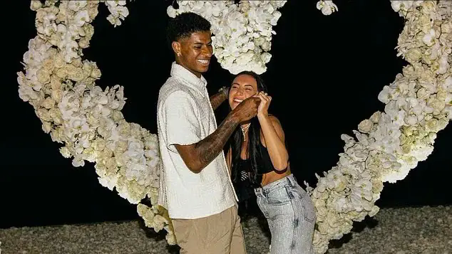 Marcus Rashford t&aacute;i hợp với vợ chưa cưới