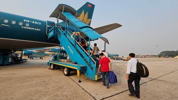 Truy tố cựu nh&acirc;n vi&ecirc;n s&acirc;n bay lừa đảo xin việc l&agrave;m