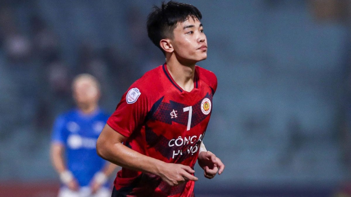 HLV Kim Sang Sik nhận tin kh&ocirc;ng vui