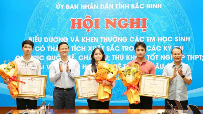 Nam sinh đạt HCV Olympic quốc tế được thưởng 500 triệu đồng