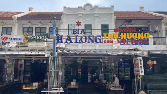 Nh&agrave; h&agrave;ng 'h&eacute;t gi&aacute;' 5 suất b&uacute;n, ch&aacute;o 810.000 đồng bị phạt