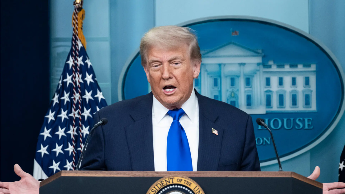 &Ocirc;ng Trump hứa sẽ tiếp tục cung cấp vũ kh&iacute; cho Ukraine