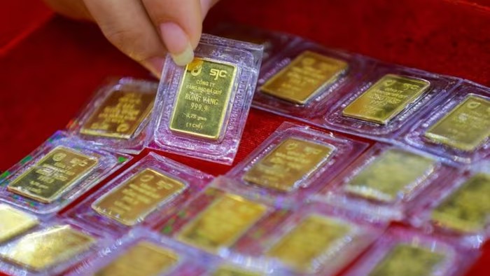 Gi&aacute; v&agrave;ng trong nước đảo chiều, giao dịch mức 121 triệu đồng