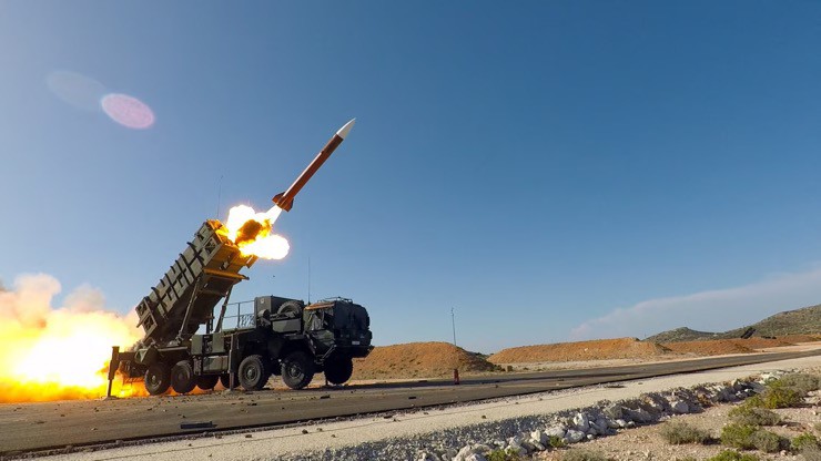 Axios: &Ocirc;ng Trump hứa gửi 10 t&ecirc;n lửa Patriot cho Ukraine