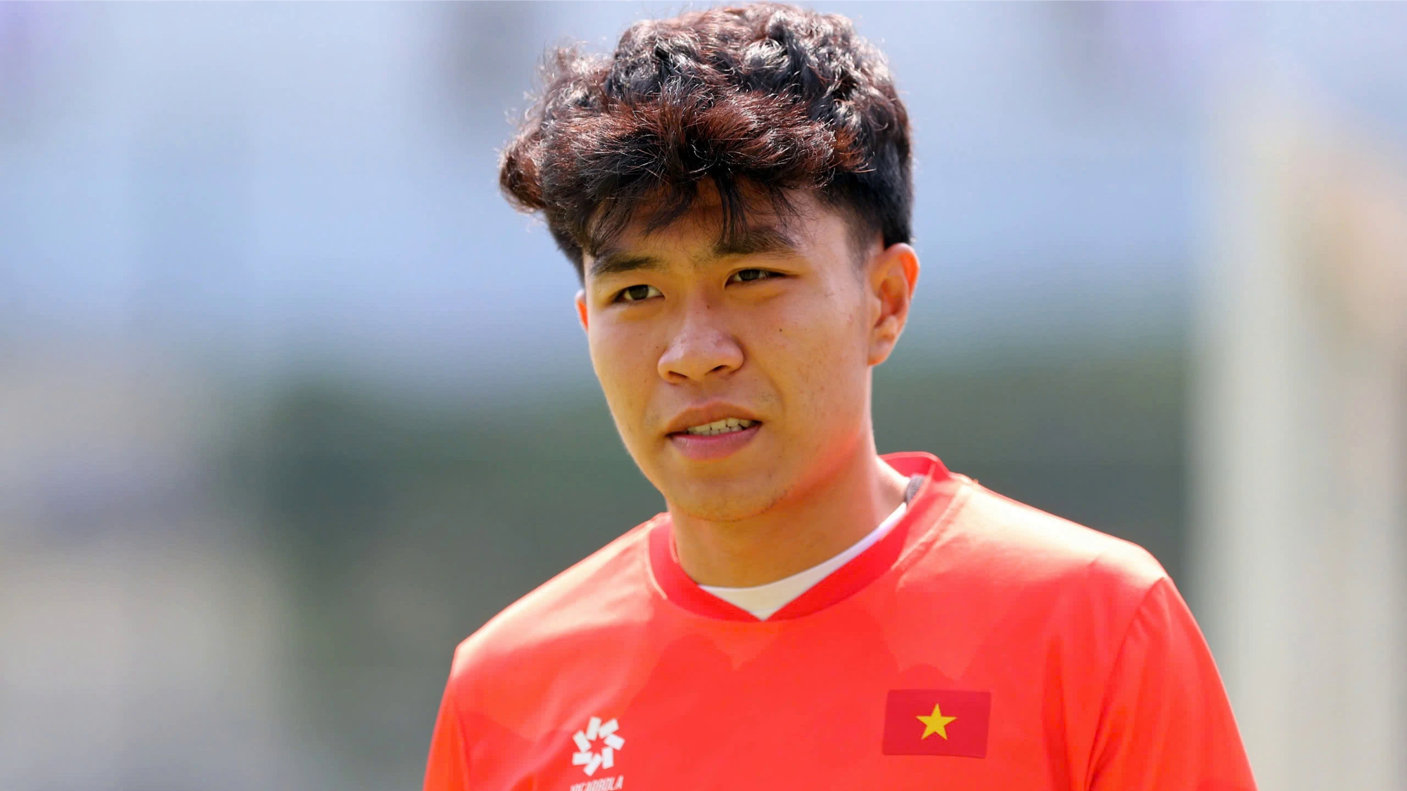 HLV Kim Sang Sik t&igrave;m ra trung vệ số một