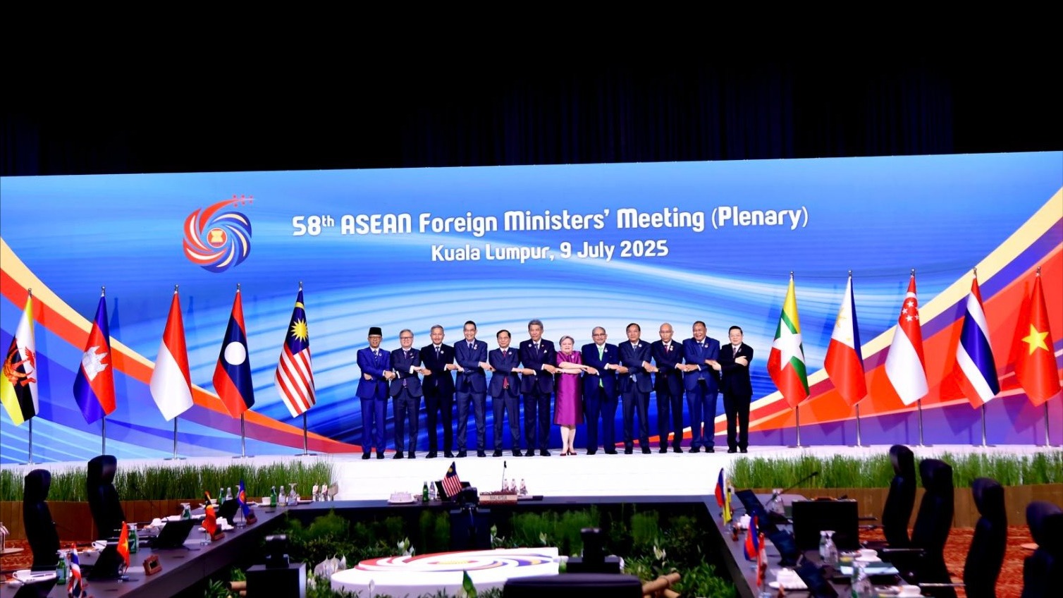 ASEAN duy tr&igrave; tăng trưởng kinh tế, th&uacute;c đẩy hợp t&aacute;c v&igrave; người d&acirc;n