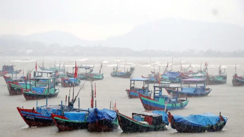 Xuất hiện v&ugrave;ng &aacute;p thấp g&acirc;y mưa d&ocirc;ng ven biển Quảng Ninh - Hải Ph&ograve;ng