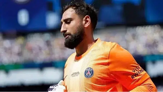 Manchester United gia nhập cuộc đua gi&agrave;nh Gianluigi Donnarumma