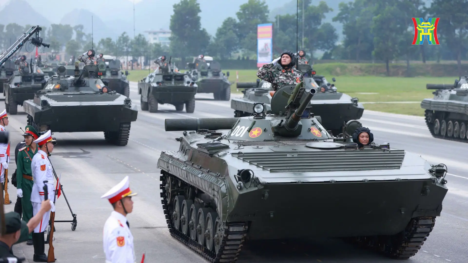 kh&iacute; t&agrave;i qu&acirc;n sự phục vụ A80