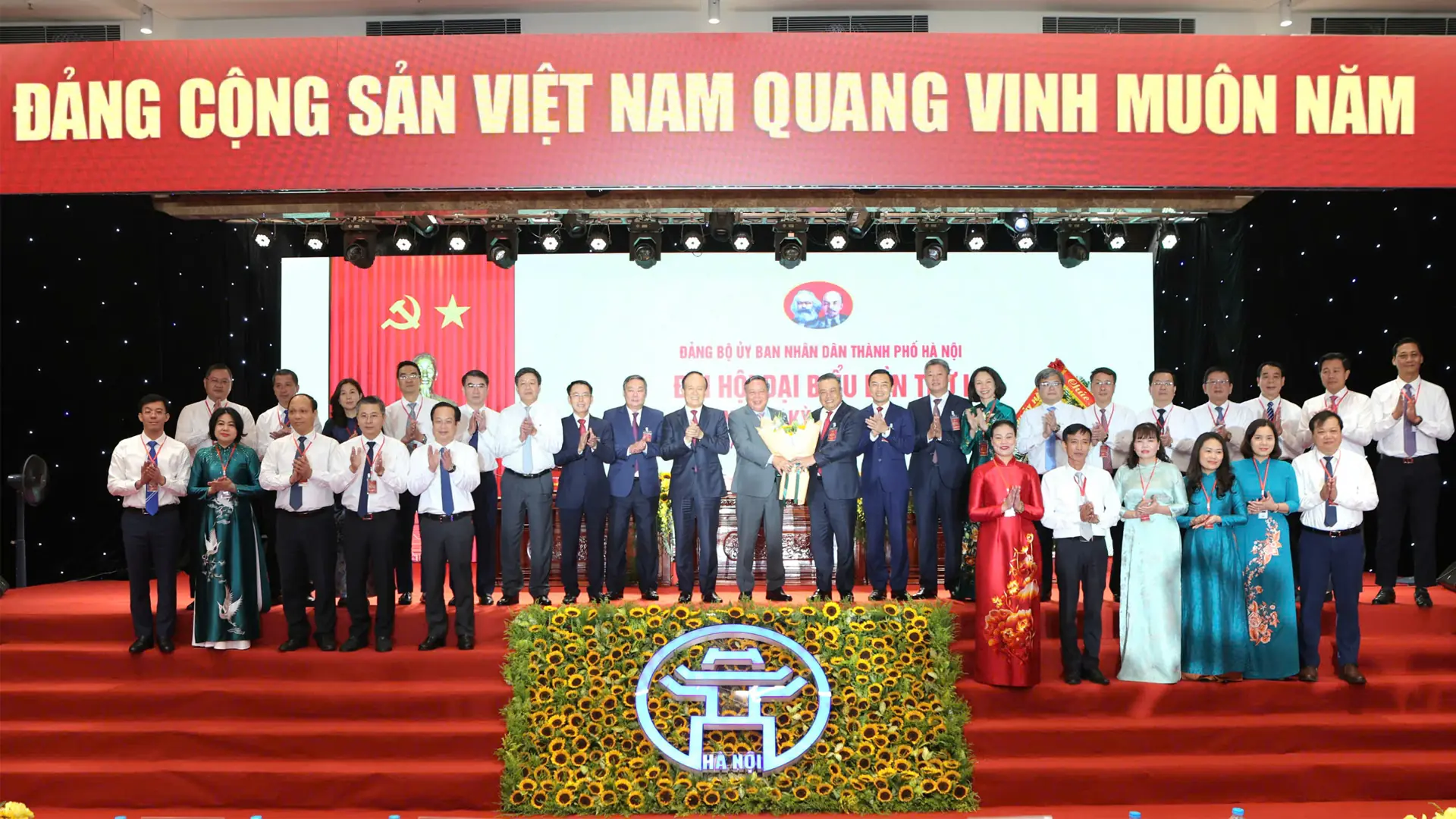 Khẳng định vai tr&ograve; 'hạt nh&acirc;n ch&iacute;nh trị' của Đảng bộ UBND TP. H&agrave; Nội