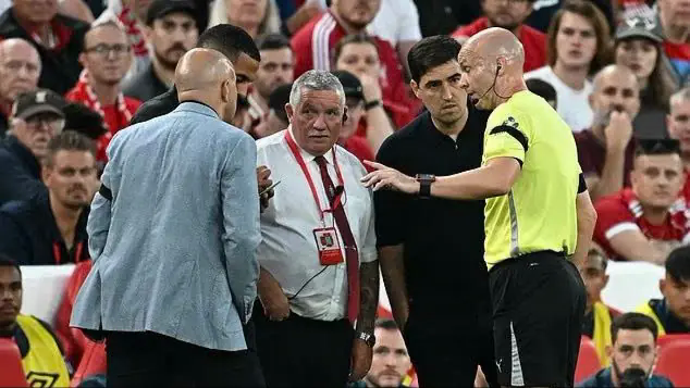 Fan Liverpool ph&acirc;n biệt chủng tộc, bị cấm đến s&acirc;n trọn đời