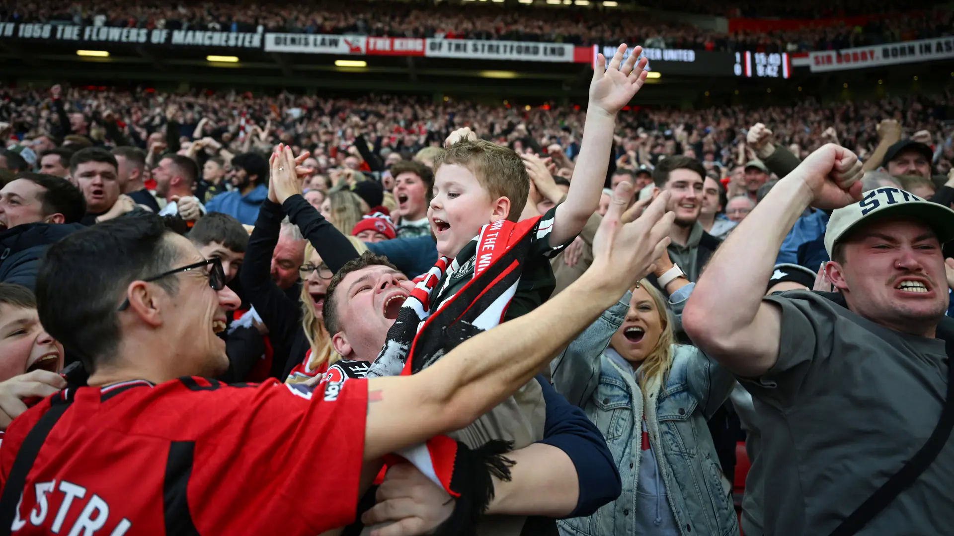 Manchester United nỗ lực t&igrave;m lại bản sắc