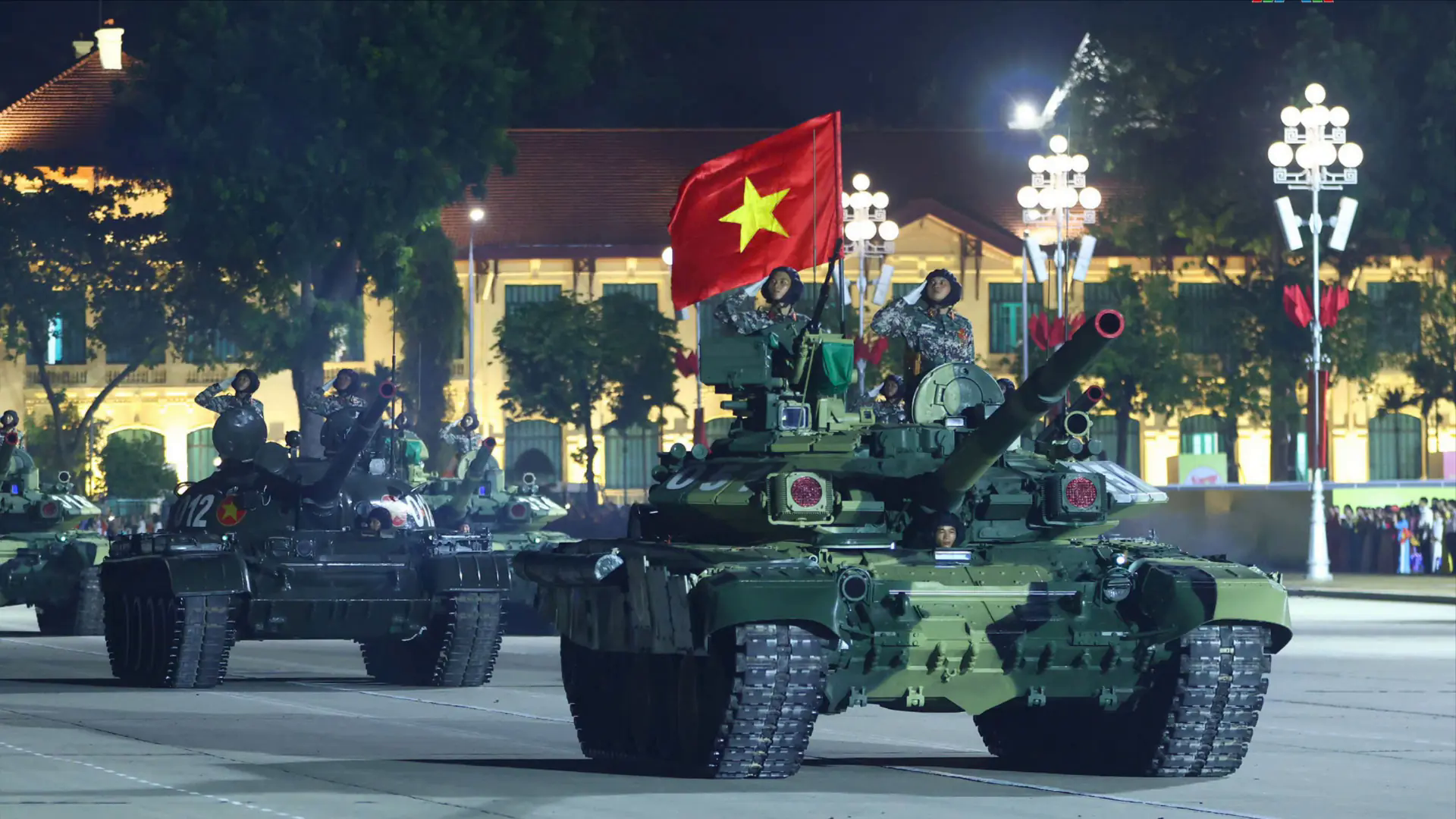 Ngắm d&agrave;n kh&iacute; t&agrave;i hiện đại trong buổi hợp luyện diễu binh A80