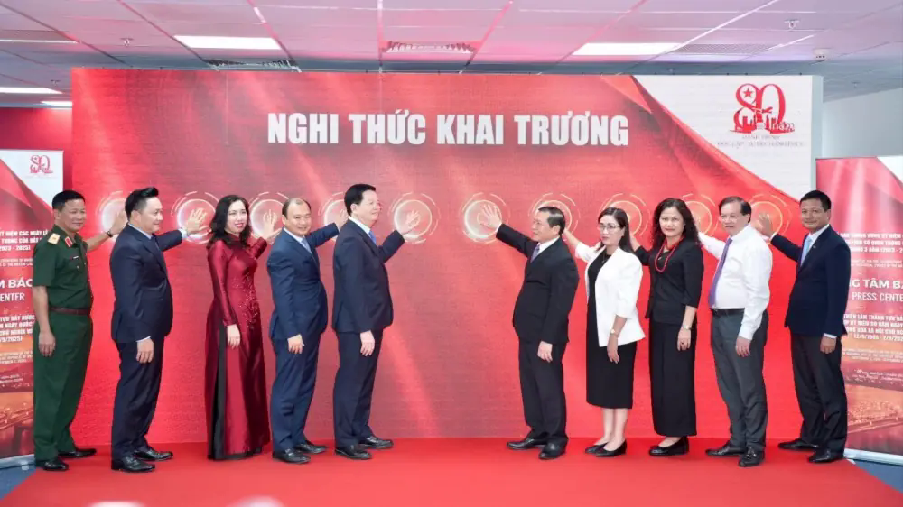 Khai trương Trung t&acirc;m B&aacute;o ch&iacute; Triển l&atilde;m th&agrave;nh tựu đất nước