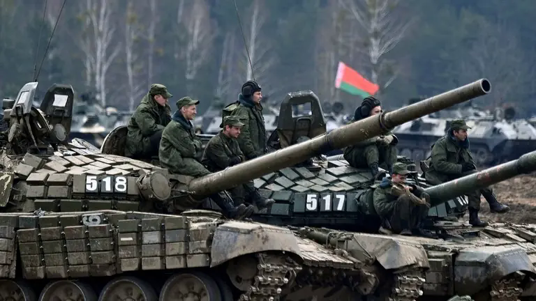 Ukraine cảnh b&aacute;o qu&acirc;n sự tới Belarus