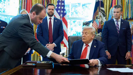&Ocirc;ng Trump tuy&ecirc;n bố Mỹ kh&ocirc;ng c&ograve;n chi tiền cho Ukraine