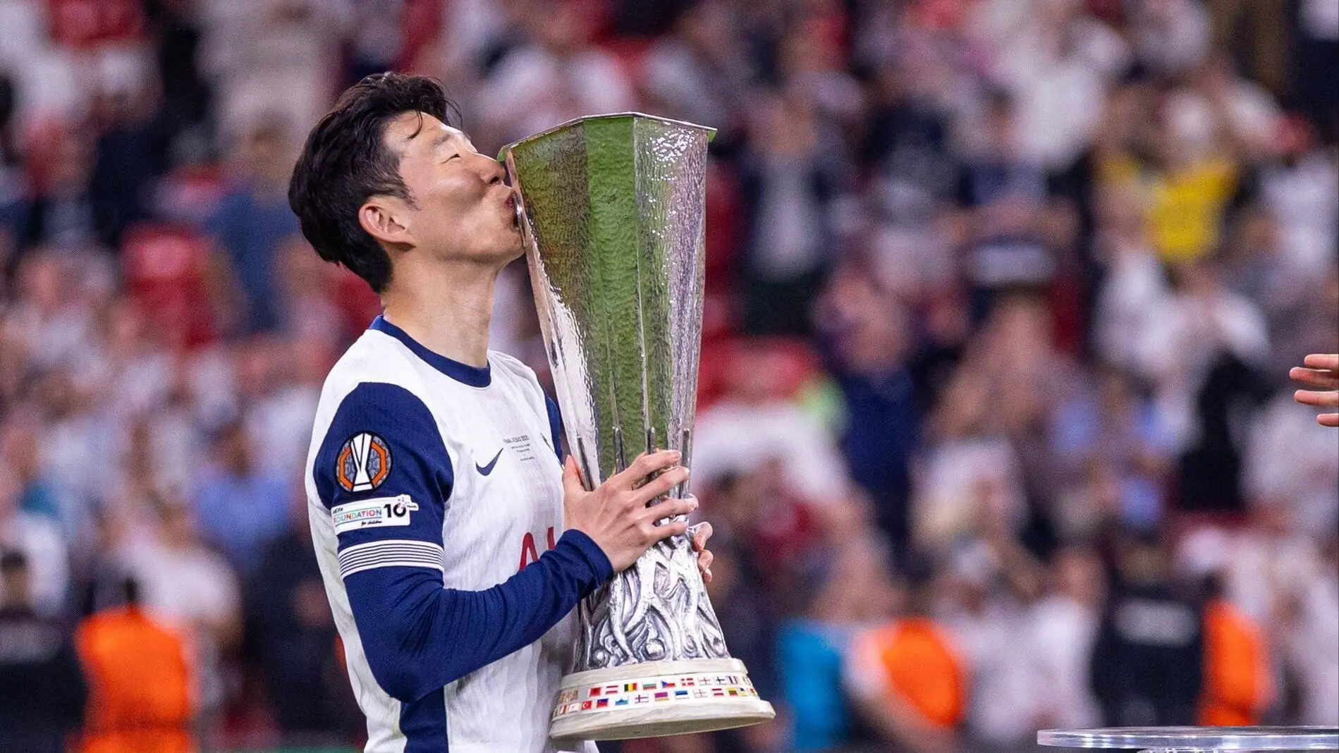 Gi&aacute; trị vượt ngo&agrave;i s&acirc;n cỏ của Son Heung-min