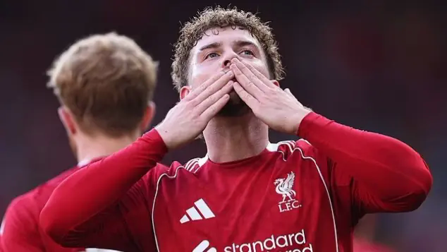 Leipzig đ&agrave;m ph&aacute;n chi&ecirc;u mộ 'vi&ecirc;n ngọc' của Liverpool