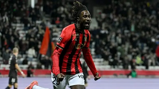 Aston Villa nỗ lực chi&ecirc;u mộ tiền đạo Nice Evann Guessand