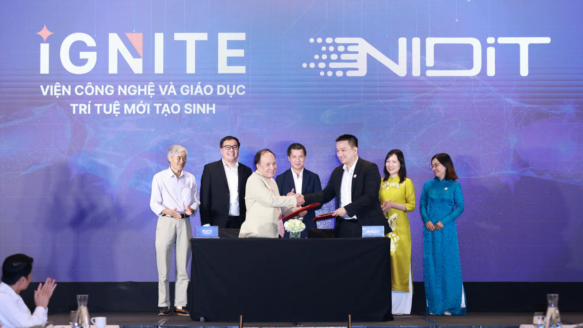 AI v&agrave; dữ liệu, ch&igrave;a kho&aacute; vươn l&ecirc;n của Việt Nam