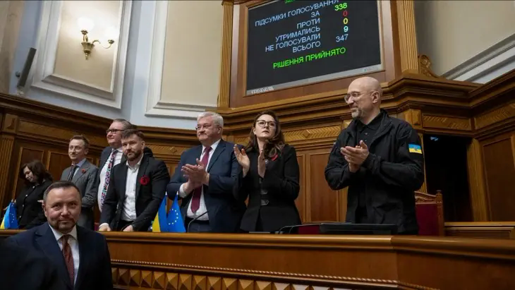 Mỹ v&agrave; Ukraine khởi động quỹ kho&aacute;ng sản chung