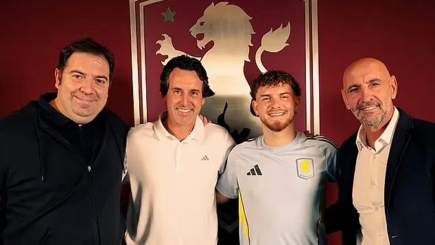 Harvey Elliott &lsquo;cập bến&rsquo; Aston Villa