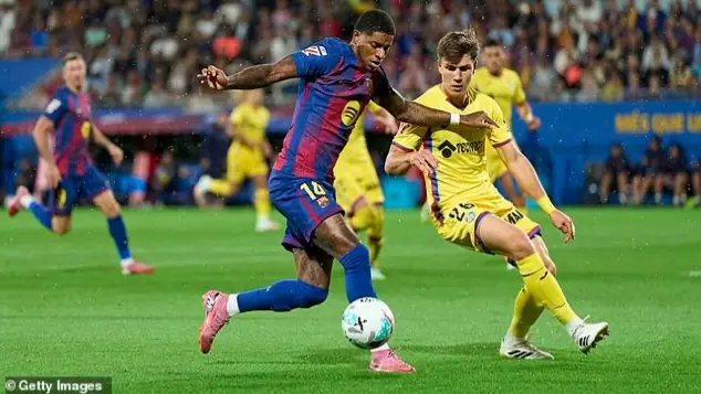 Marcus Rashford lặp lại sai lầm cũ tại Man United