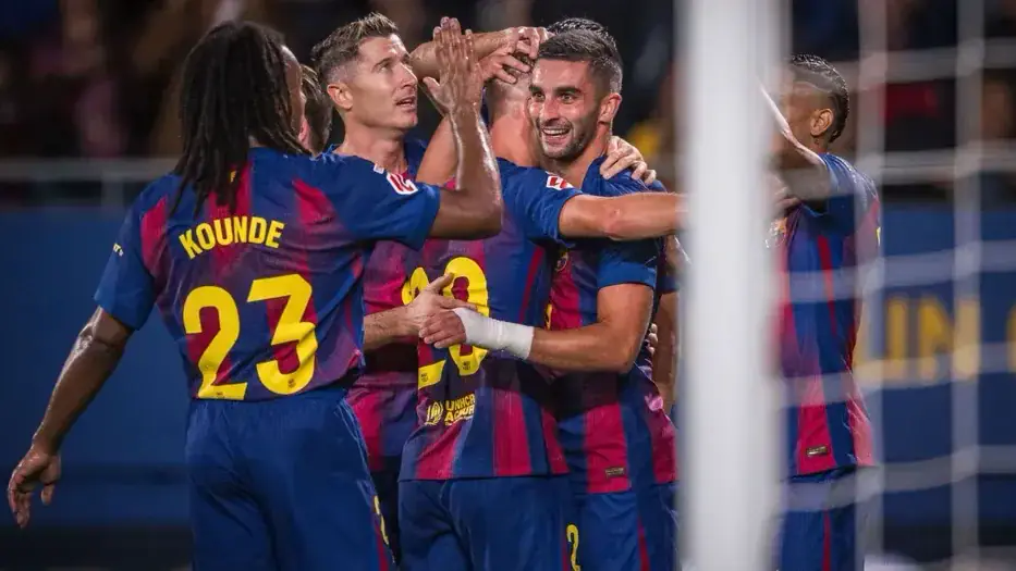 Barcelona thu hẹp khoảng c&aacute;ch với Real Madrid
