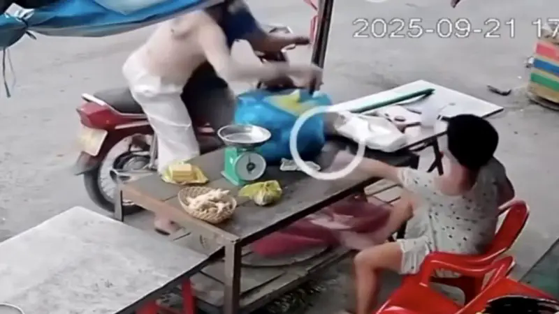 Bắt đối tượng cướp điện thoại của phụ nữ khuyết tật