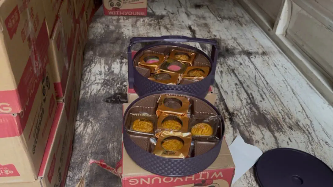 Tạm giữ 2.500 chiếc b&aacute;nh Trung thu kh&ocirc;ng r&otilde; nguồn gốc