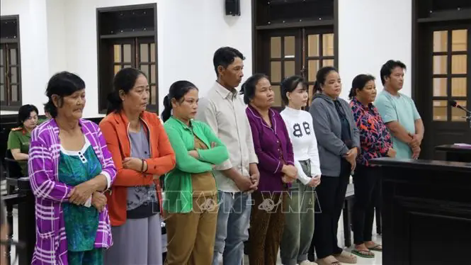 Tuy&ecirc;n phạt 9 bị c&aacute;o trong đường d&acirc;y bu&ocirc;n b&aacute;n 43 phụ nữ