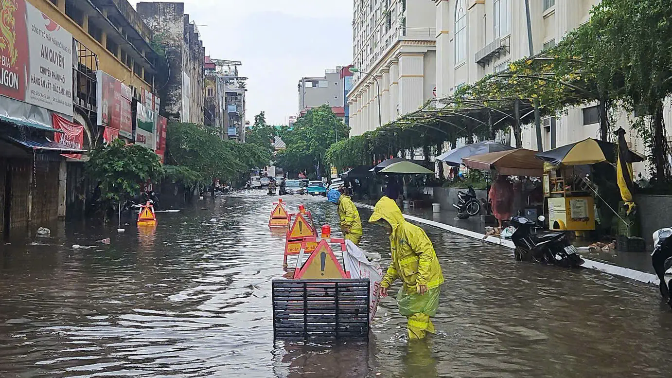 Cảnh b&aacute;o ngập lụt ở một số khu vực tại H&agrave; Nội