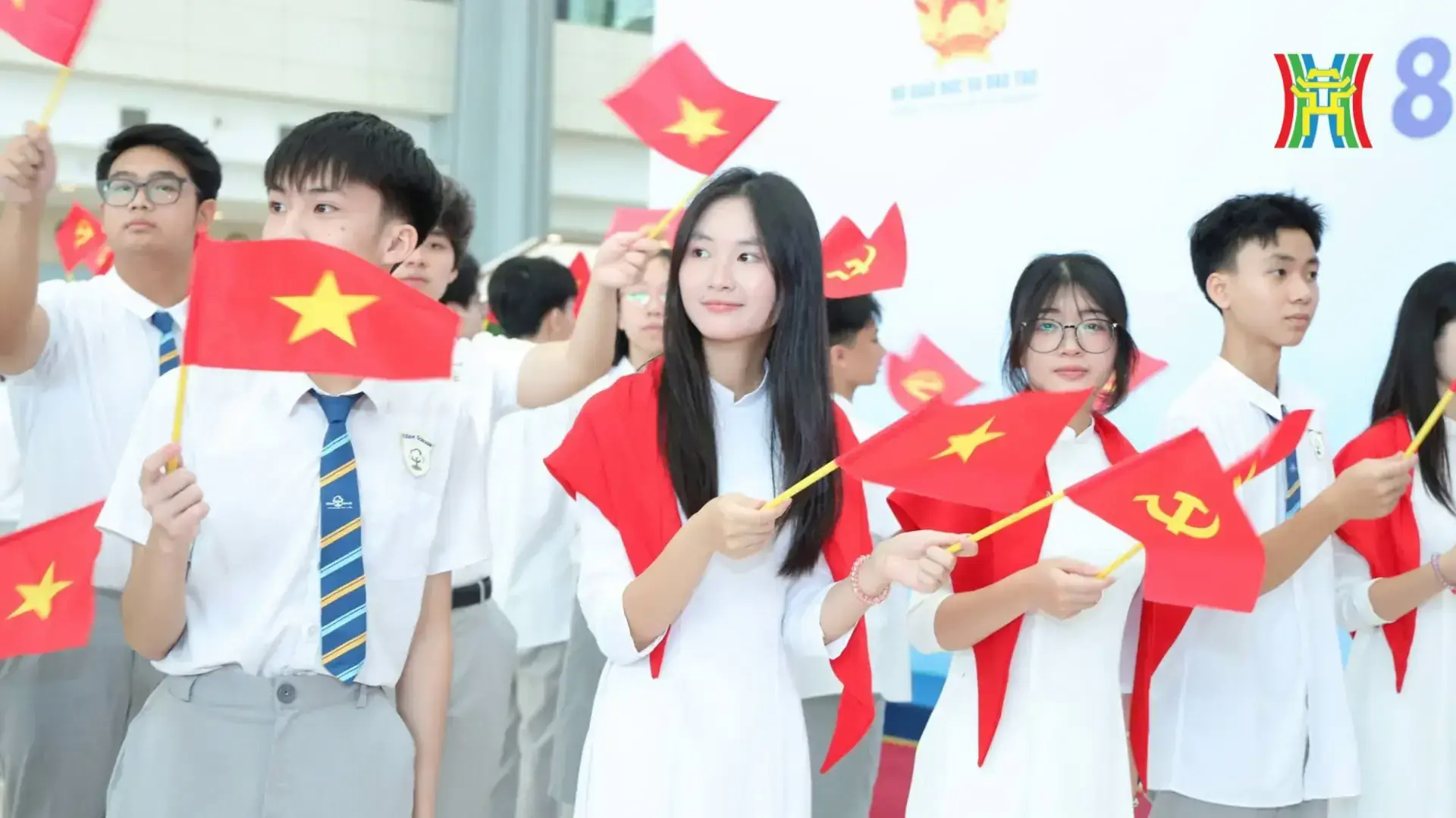 Tiếng trống khai trường vang vọng h&agrave;nh tr&igrave;nh 80 năm