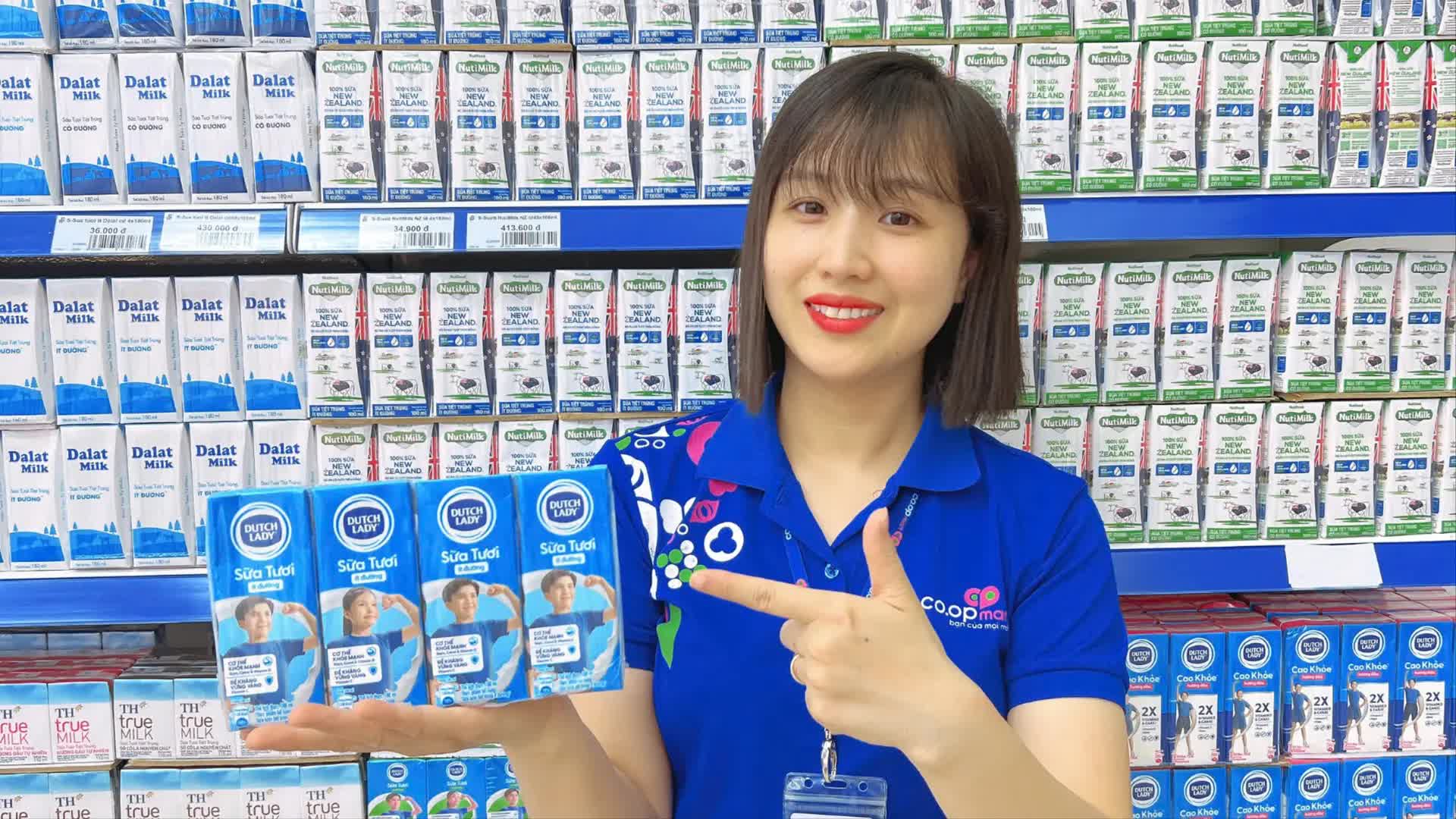 Co.opmart trao tặng hơn 10.000 hộp sữa dịp khai giảng năm học mới