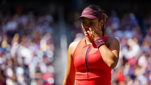 Emma Raducanu r&uacute;t khỏi Billie Jean King Cup