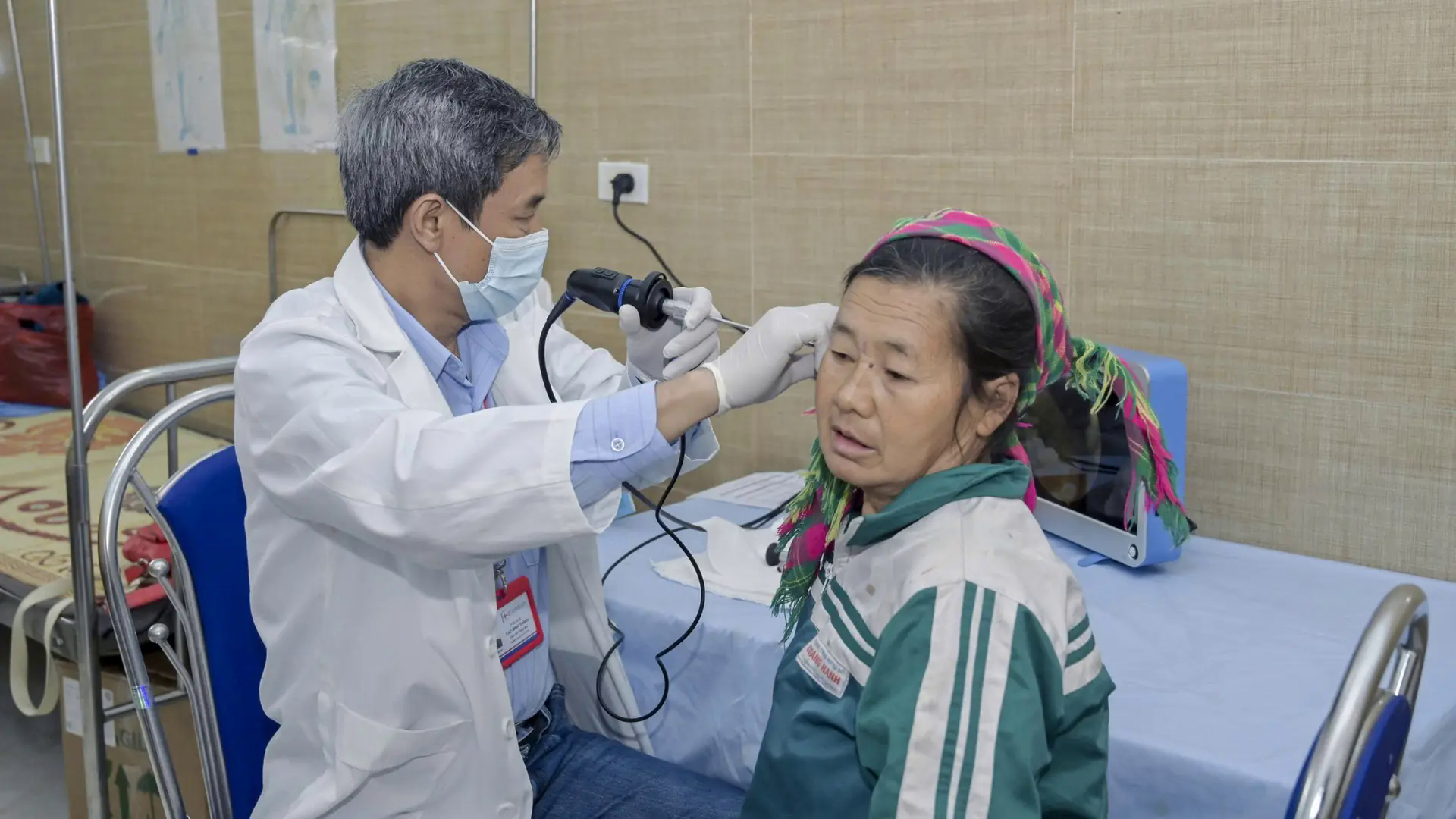 Hơn 1.000 người v&ugrave;ng cao được kh&aacute;m, ph&aacute;t thuốc miễn ph&iacute;