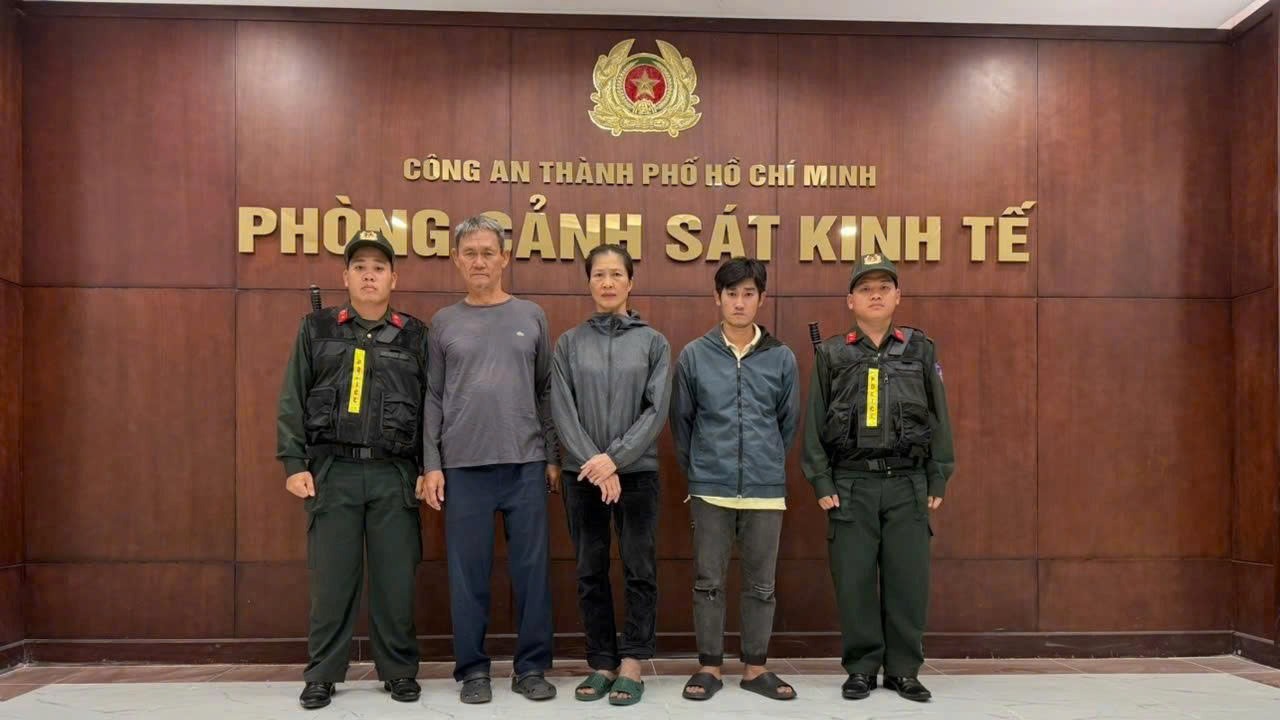 Bắt ba đối tượng sản xuất, bu&ocirc;n b&aacute;n thuốc đ&ocirc;ng y giả