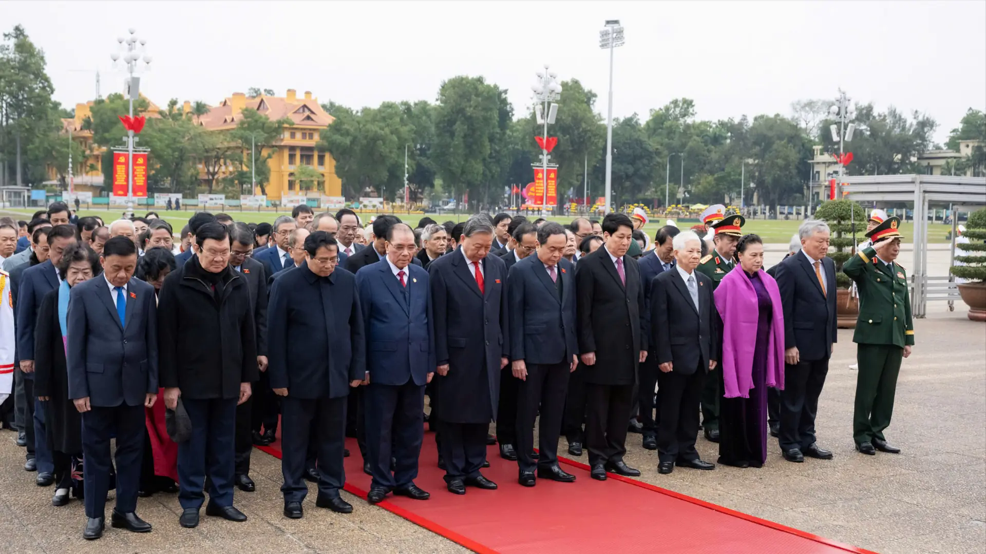 L&atilde;nh đạo Đảng, Nh&agrave; nước v&agrave;o Lăng viếng Chủ tịch Hồ Ch&iacute; Minh nh&acirc;n 80 năm Ng&agrave;y Tổng tuyển cử đầu ti&ecirc;n
